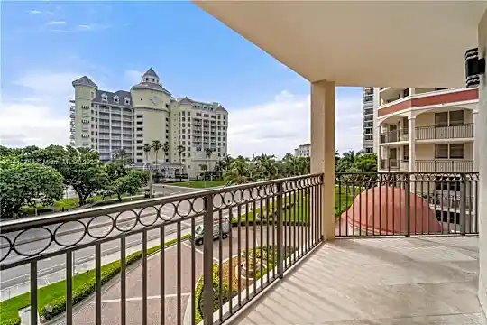 2011 N Ocean Blvd #401 Photo 2