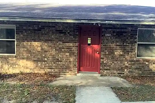 540 NW 12th Dr Photo 2