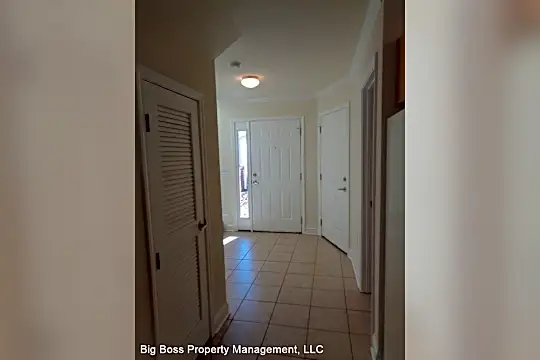 802 Majestic Dr Photo 2
