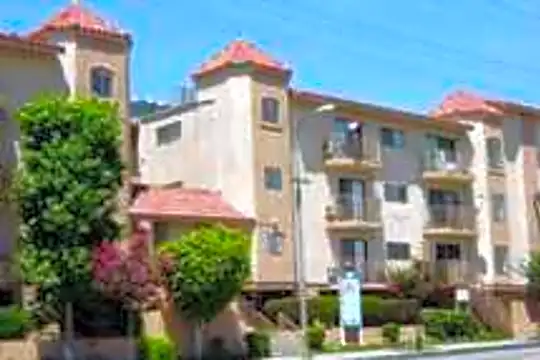 Villa California Apartments Photo 1