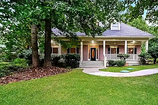 2800 Summit Dr Photo 1