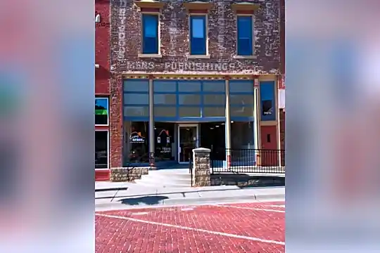 715 High St Photo 1