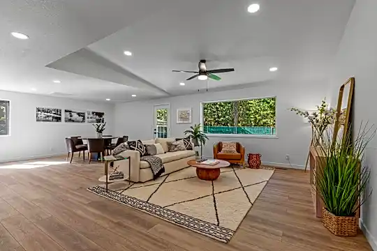 12925 Ferndale Dr Photo 2