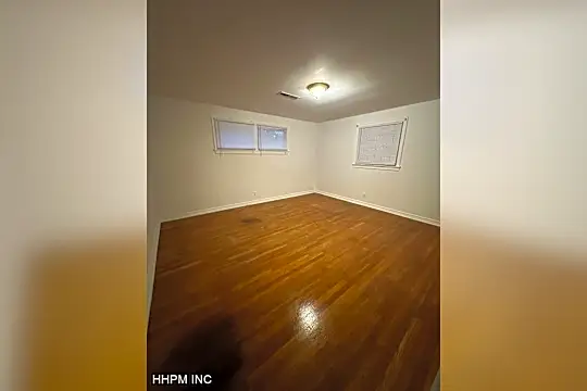 801 Meadow Ln Photo 2