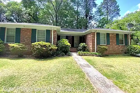 106 Strode Cir Photo 1