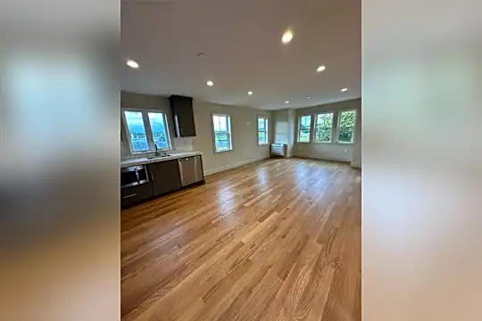 86 Wales St Photo 2