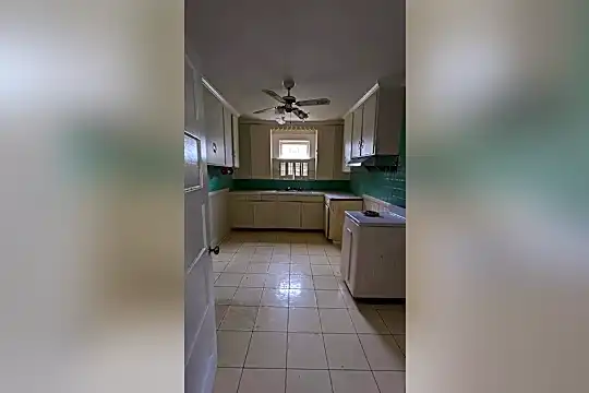 kitchen pic.png