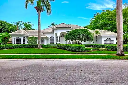 2625 NW 64th Blvd Photo 2