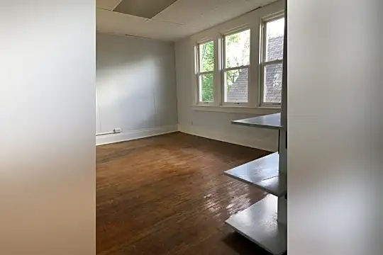 83 Parkwood Ave Photo 1