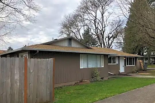 2909 E 33rd St Photo 1