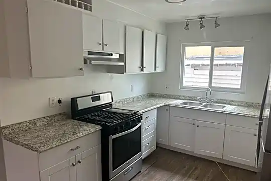 458 Grand Ave Photo 2
