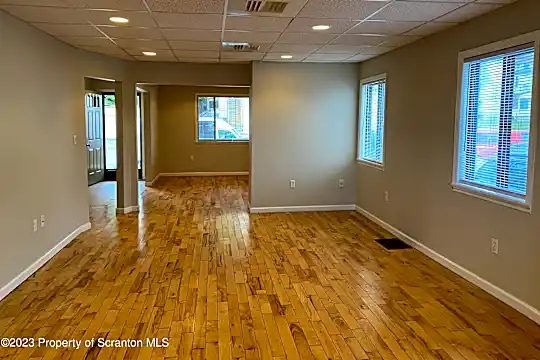 440 Larch St Photo 2