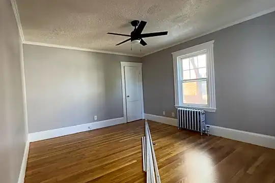 173 Loring Ave Photo 2