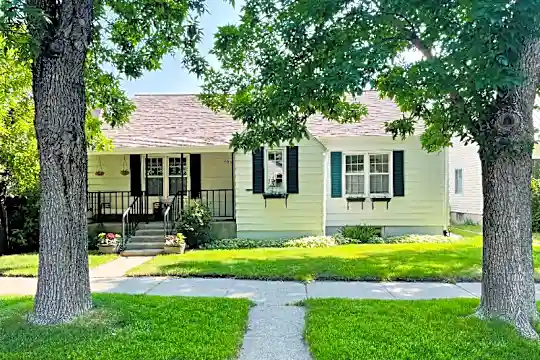 209 S 10th St Photo 1