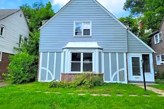 1041 Lilley Ave Photo 2