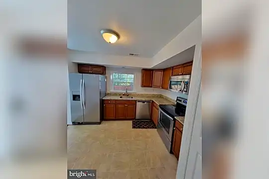 2715 Red Lion Pl Photo 2