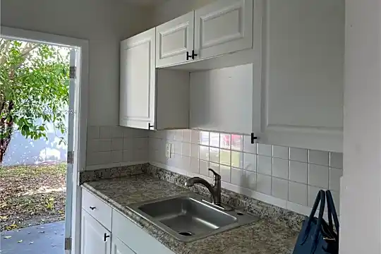 For Rent 33024