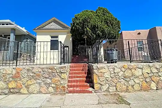 1931 Arizona Ave Photo 1