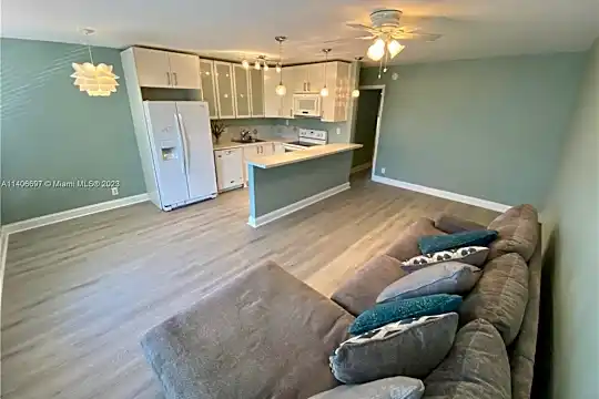 2716 NE 30th Pl #207C Photo 1
