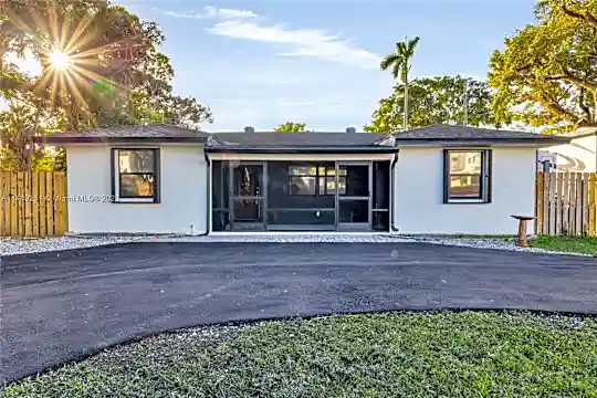 4837 SW 28th Ave #2 Photo 1