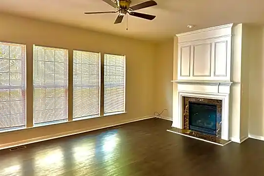 2014 Addenbrock Dr Photo 2