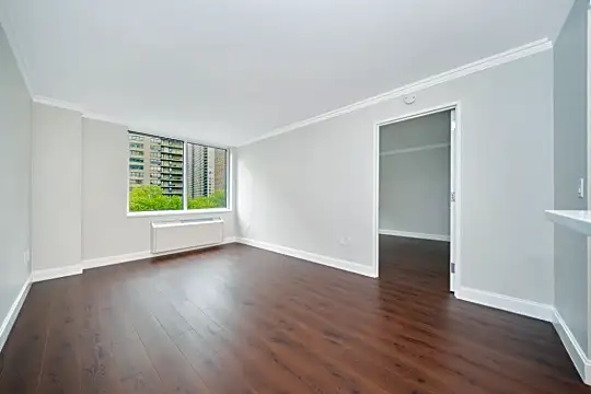 160 Riverside Blvd Photo 1