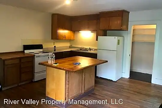 18 Central St Photo 1