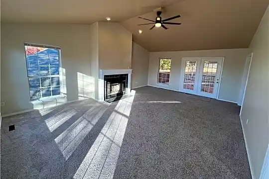 1606 N Forest Heights Photo 2