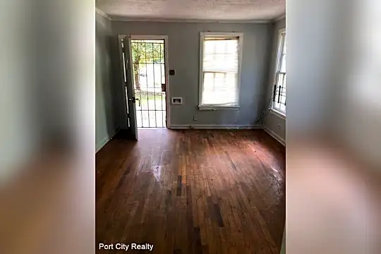 1326 Summers St Photo 2