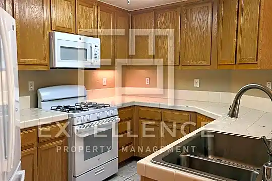 505 Tower Hill Ave Photo 2