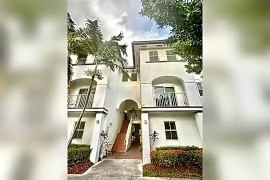 8740 NW 97th Ave #104 Photo 1
