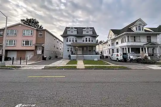 151 S Clinton St Photo 1