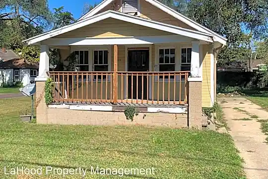 1017 W Brons Ave Photo 1