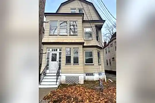 16 Llewellyn Ave #1 Photo 2