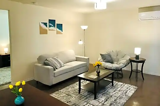 1203 Campbell Ave Photo 1
