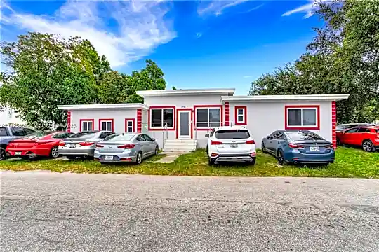 5701 NE 2nd Ct Photo 1