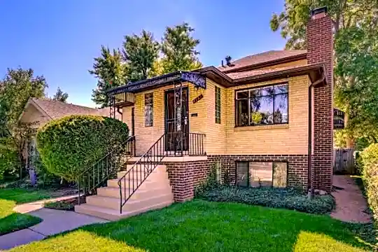 4334 E Batavia Pl Photo 1