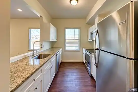 103 Johnson Ave #303 Photo 2