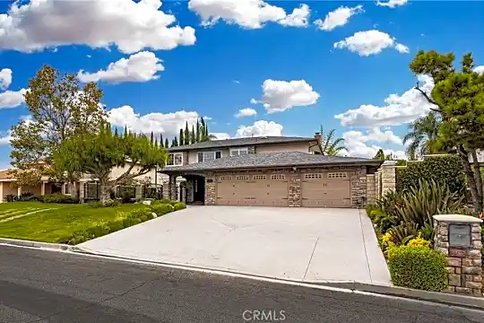 5300 Fairview Ave Photo 2
