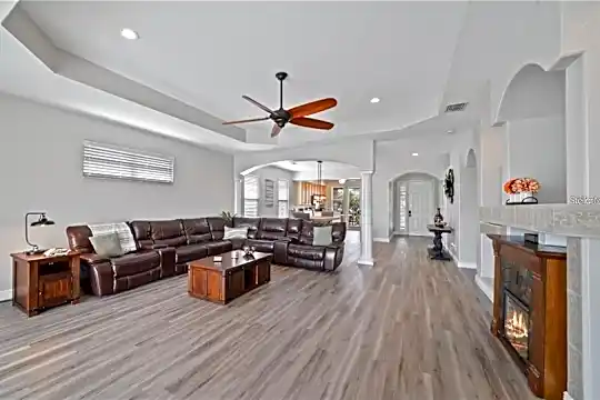 1859 Scarlett Ave Photo 2