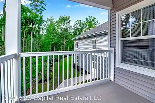 Creekview Luxury Apartments Photo 1
