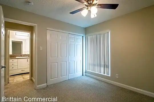 5971 Lake Crest Way Photo 2