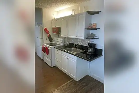 3211 SW 44th St #210 Photo 1