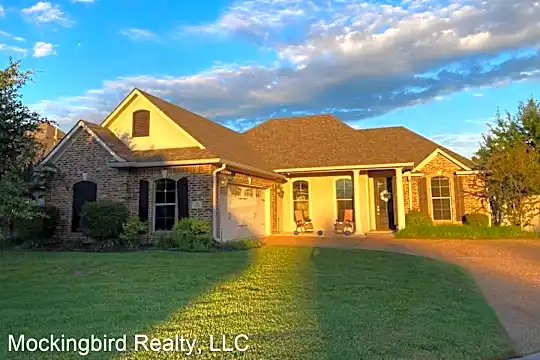 495 Brompton Ln Photo 1