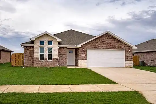 2140 Wildflower Dr Photo 1