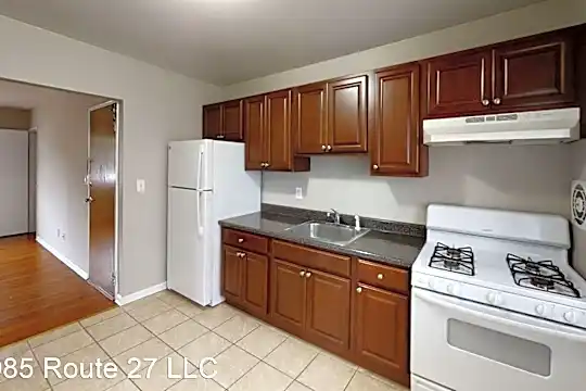 11 Peterson Ave Photo 1