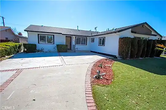 24112 Mobile St Photo 2