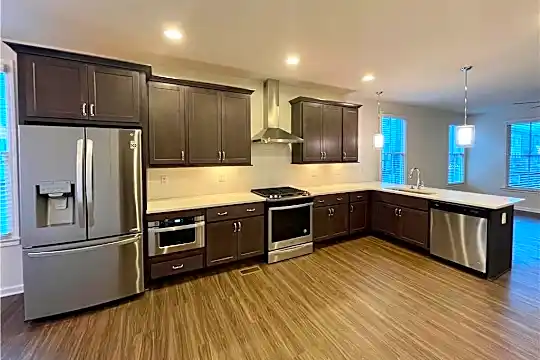754 Dunlop Way Photo 2