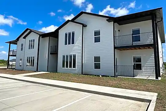 3800 Cambridge Dr Photo 1