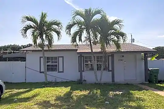 2340 NW 155th St Photo 1